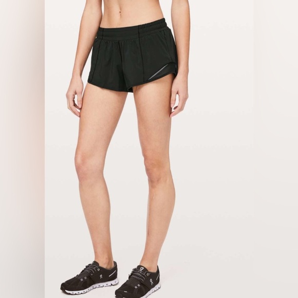 Lululemon Hotty Hot Short II *2.5" - 8 Black - Picture 1 of 6